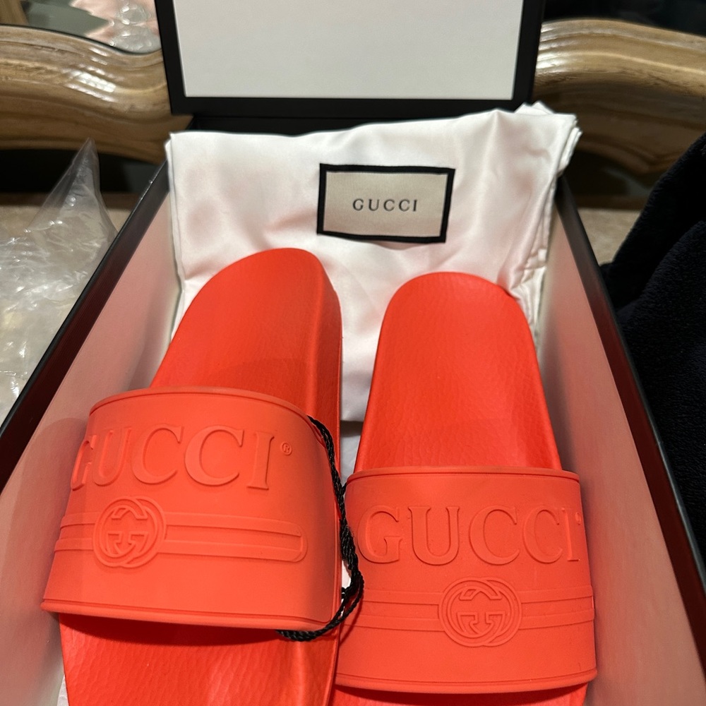 GUCCI LOGO RUBBER SLIDE SAND - Picture 4 of 7